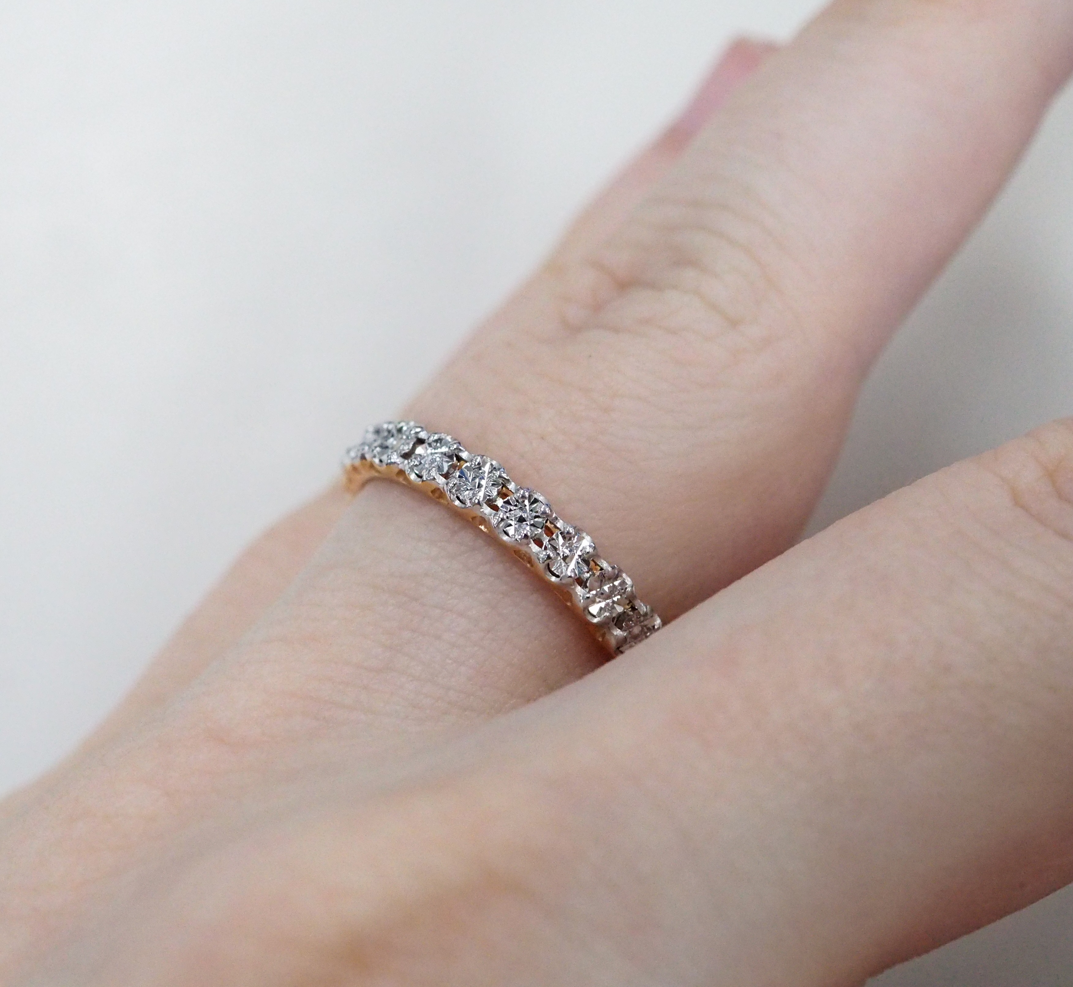 Серебряное кольцо с бриллиантом